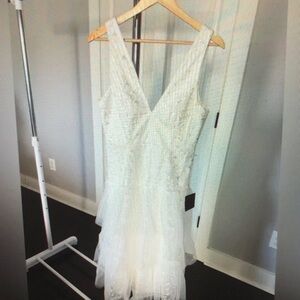 Elegant White Sleeveless Dress